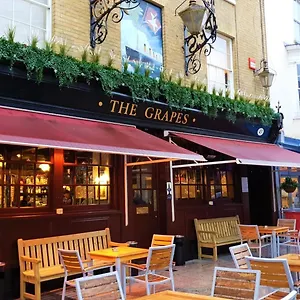 The Grapes Pub 3* Southampton